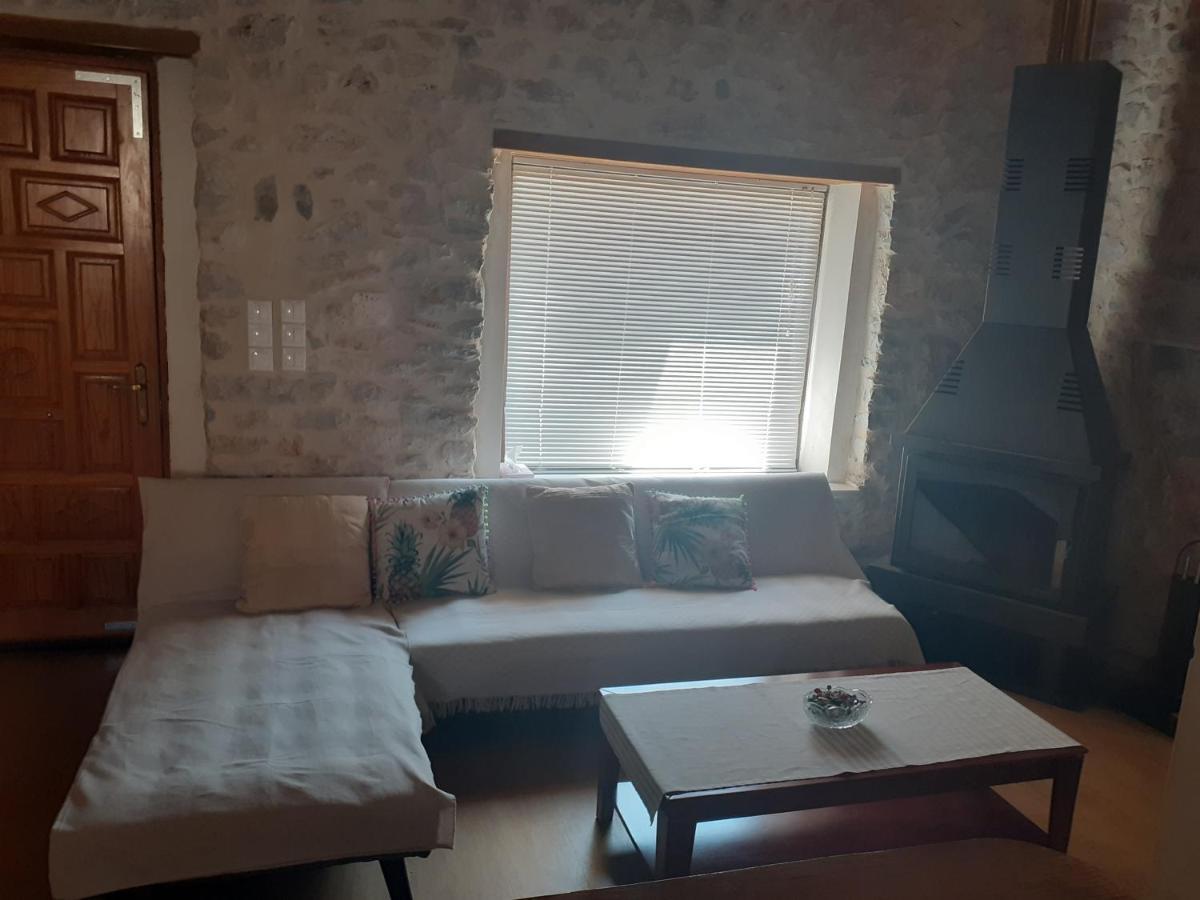 Tsitalia Cottage House Leonidio Bagian luar foto